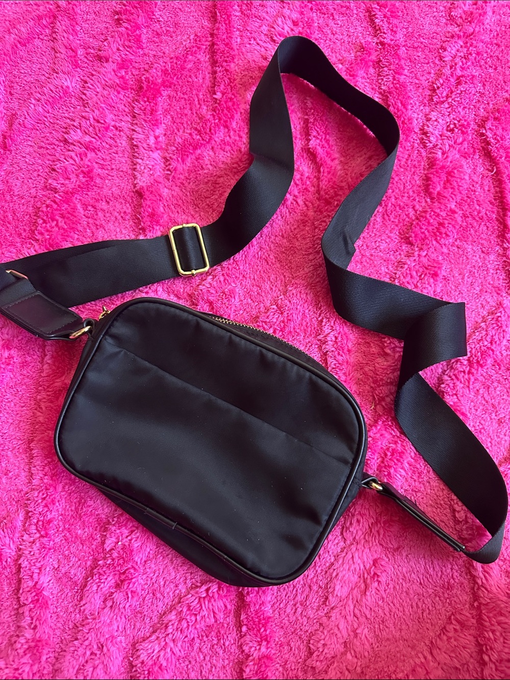 Classic Black Crossbody Bag with Adjustable Strap